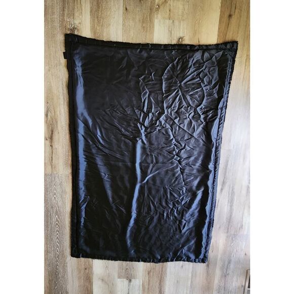 Faux Fur Sherpa Throw Blanket - 50"x70"- Soft & Plush, Warm & Fuzzy - Picture 3 of 3